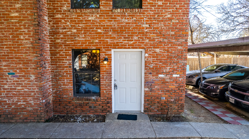 Photo - 210 Rolston Rd