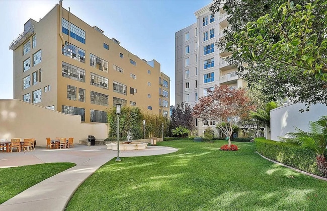 Photo - 140 S Van Ness Ave Unidad 946