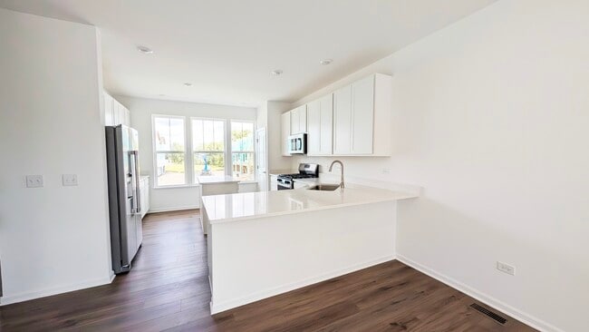 Photo - 525 Red Oak Cir