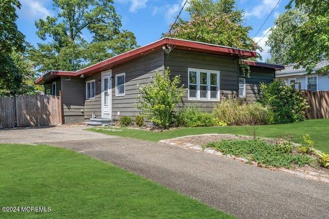 Photo - 105 Longfellow Ave