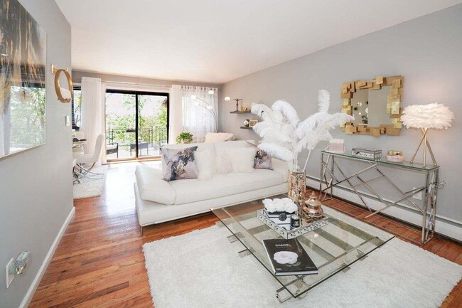 Photo - Market Living