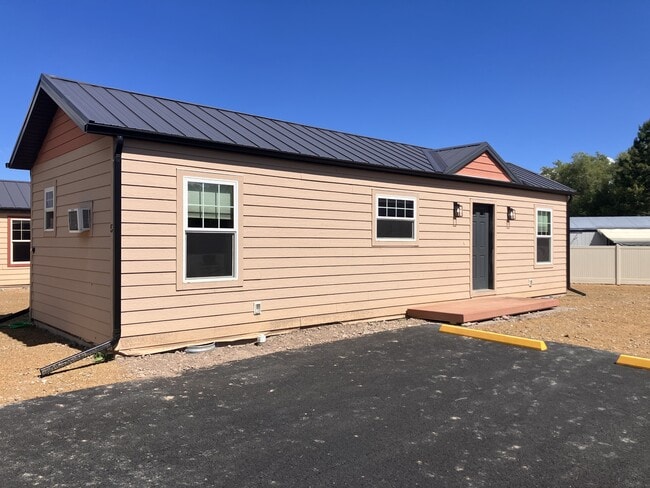 Building Photo - 111 E Cottonwood Dr