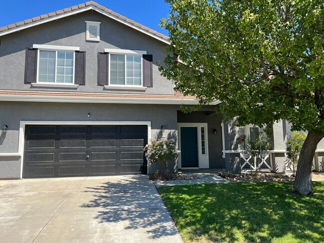 Photo - Large 4 bedroom located on a well maintained court!