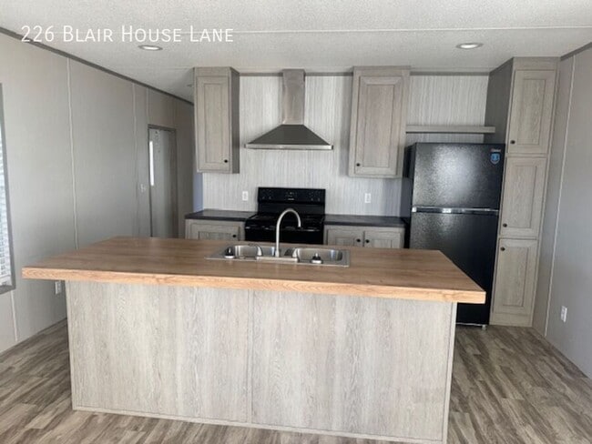 Photo - 226 Blair House Ln