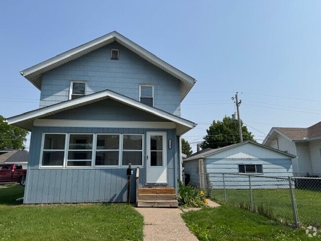 Building Photo - 3 Bedroom House