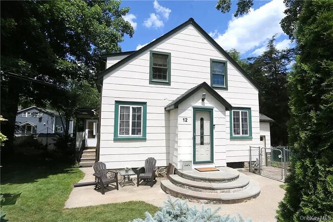 Building Photo - 12 Mamanasco Rd