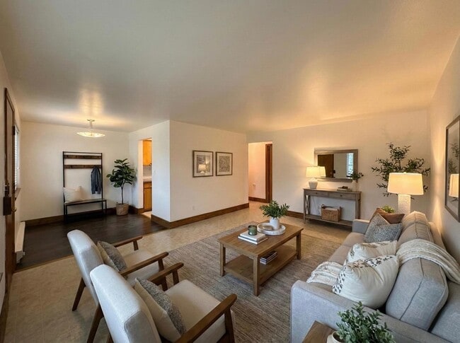 Building Photo - 808 Ryan Ave