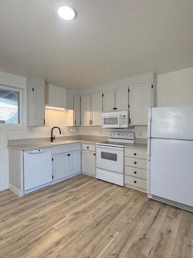 Photo - 6828 W Kirkwood Dr Unidad Basement Apartment