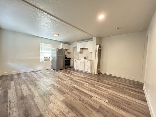 Photo - 951 N Redwood Rd Unidad #14