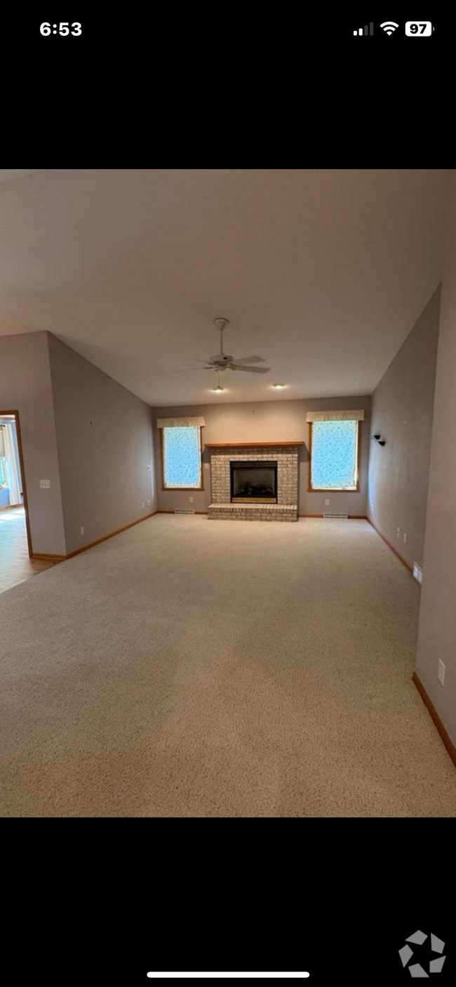Building Photo - 4202 Greenbriar Dr Rental