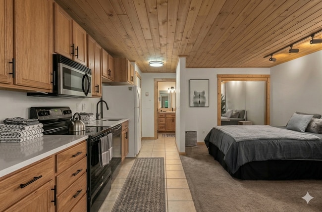 Building Photo - 2883 Burgess Creek Rd Unit Studio Ski in/out