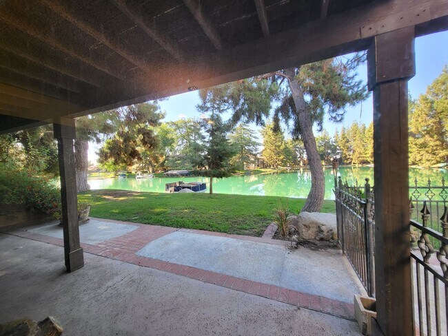 4147 Pinewood Lake Dr