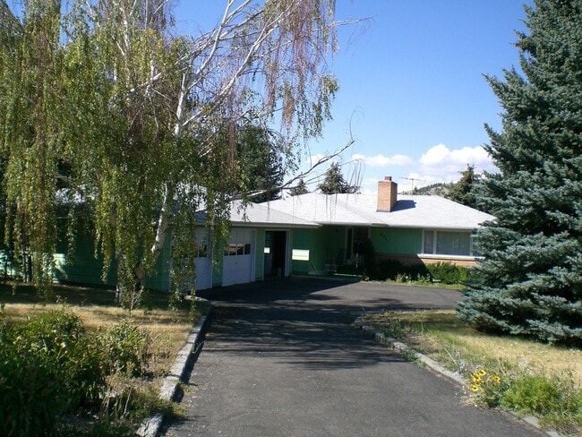 Building Photo - TRA8731 Unit 8731A