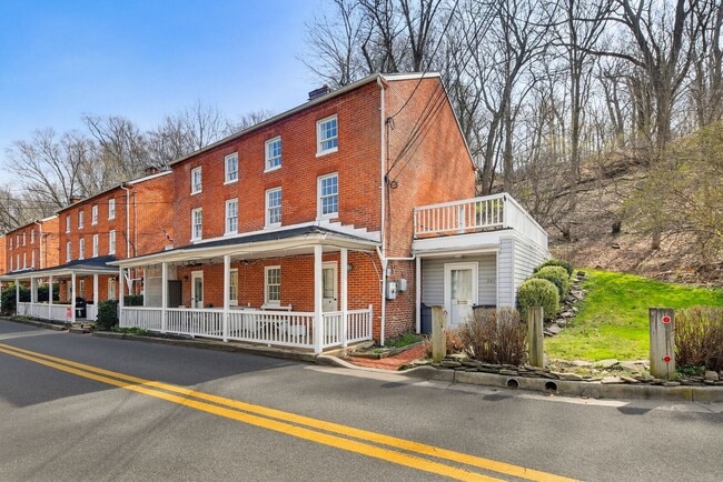 Building Photo - Ellicott City, MD