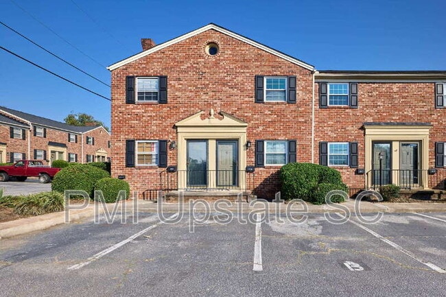 Building Photo - 2530 E North St Unit 14b