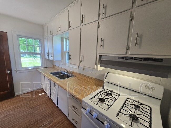 Photo - 661 Dawson St