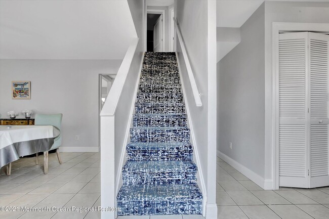 Photo - 980 Woodgate Ave