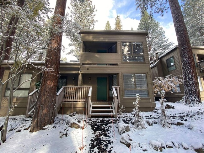 Building Photo - 3 Bedroom Condo w a Summer Pool - Blocks from Incline Beach!! Unit 6