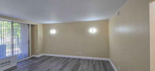 Photo - Elegant Renovated Studio with Juliet Balco...