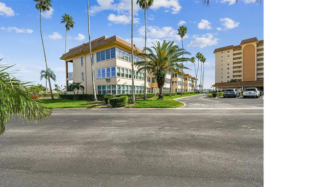 Beautiful 2-Bedroom Condo in a 55+ Communi... - Beautiful 2-Bedroom Condo in a 55+ Communi... Unit 1 - 322/323