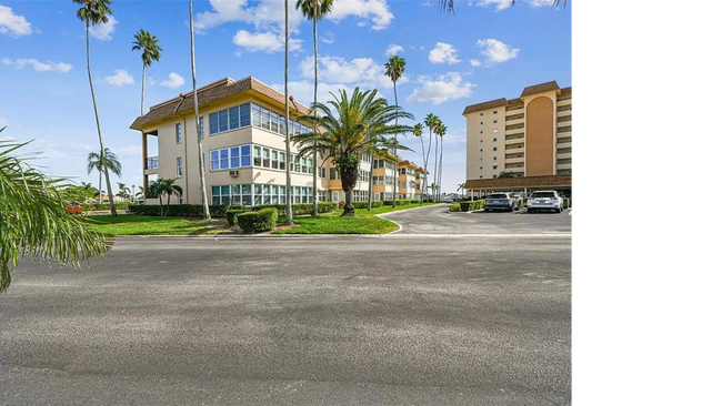 Building Photo - Beautiful 2-Bedroom Condo in a 55+ Communi... Unit 1 - 322/323