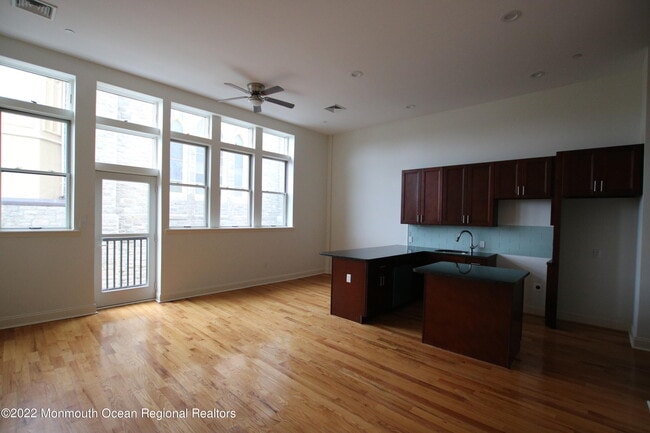 Photo - 1003 Bond St Unit 16