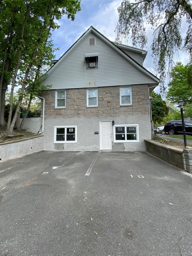 Photo - 52b S Middletown Rd
