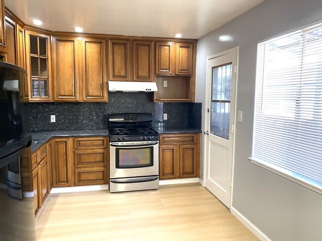 Photo - 2941-2945 Carmel St Unit 2943