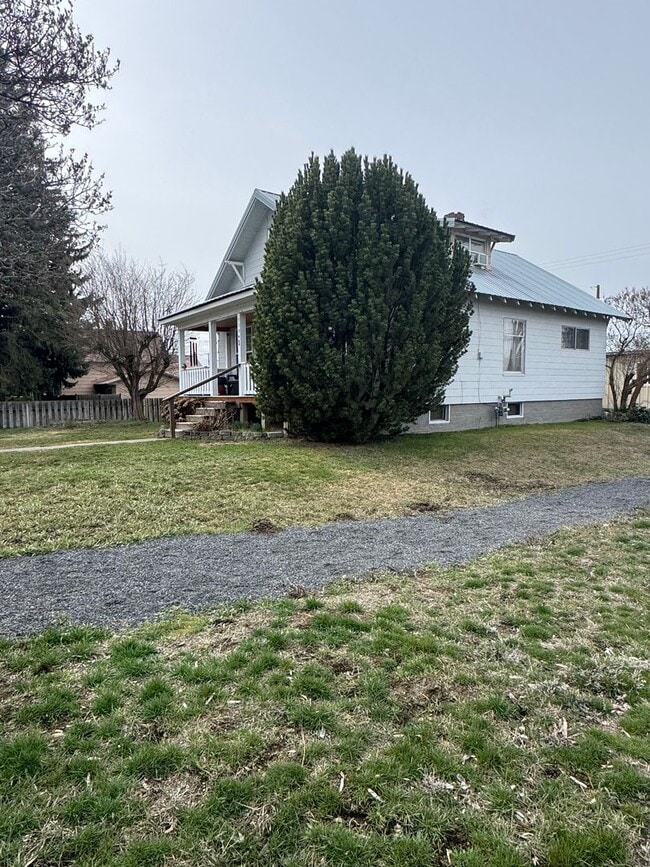 Photo - 509 N Cle Elum St Unidad 1