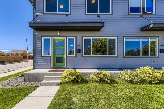 Front entrance & porch - 1197 S Mariposa St