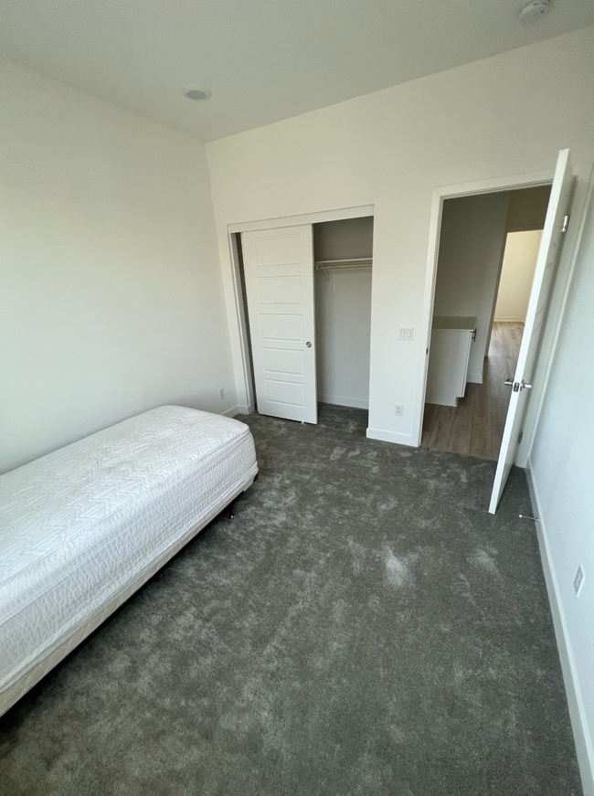 1033 Sage Ln Unidad Room #1