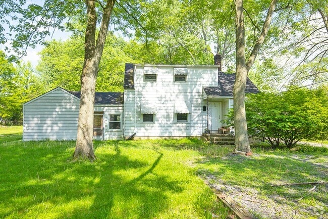 Building Photo - THREE BEDROOM SINGLE FAMILY HOME IN BEAUTI...