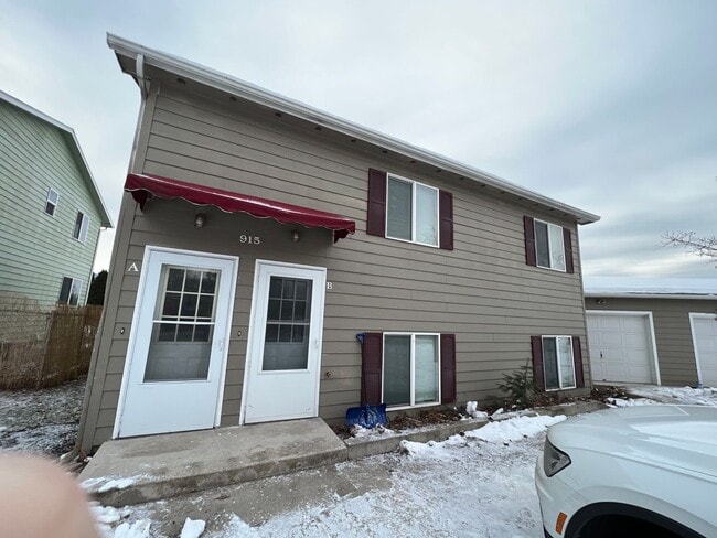 Building Photo - 915 Defoe St Unit A