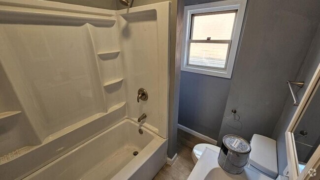 Building Photo - 126 W Scribner Ave Rental
