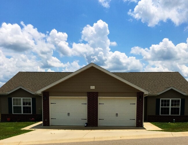 Building Photo - 7774-MF2-E4 Unit A Rental