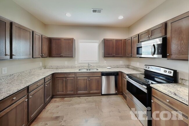 Photo - 925 Beverly Ct