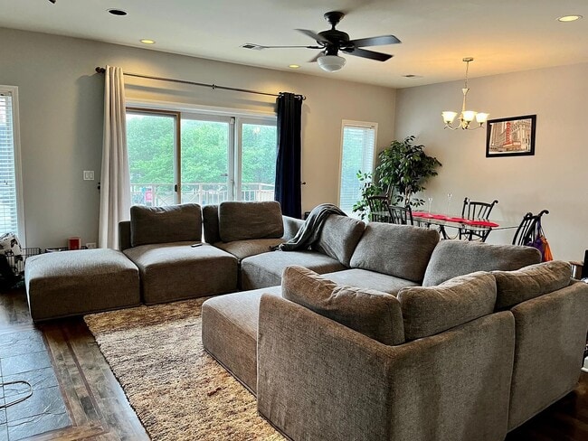 Photo - 1909 S State St Unidad 2