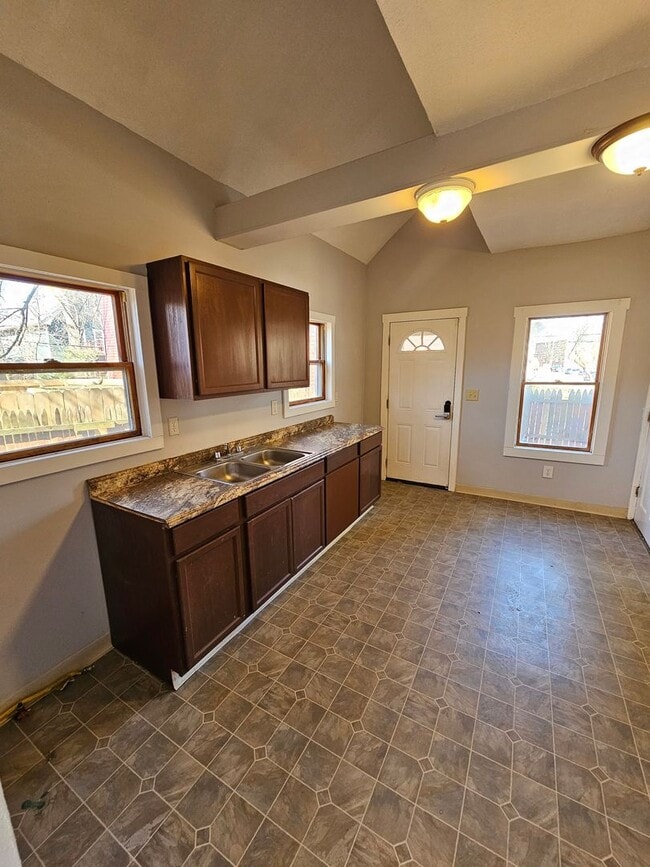 Photo - Wakefield7010-7014 Unidad 7010 Wakefield