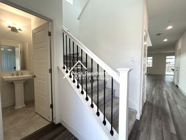 Photo - Beautiful 4 bedroom 3.5 bathroom home