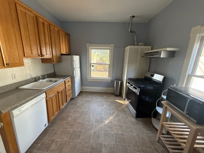 Photo - 1098 Center St NW