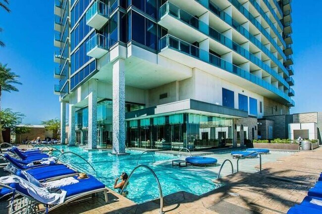 Photo - Palms Studio w/ Strip View & BALCONY ACCES...