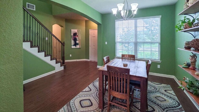 Photo - 2025 Stubbs Dr
