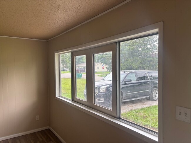 Photo - Spacious 3BD/1BA