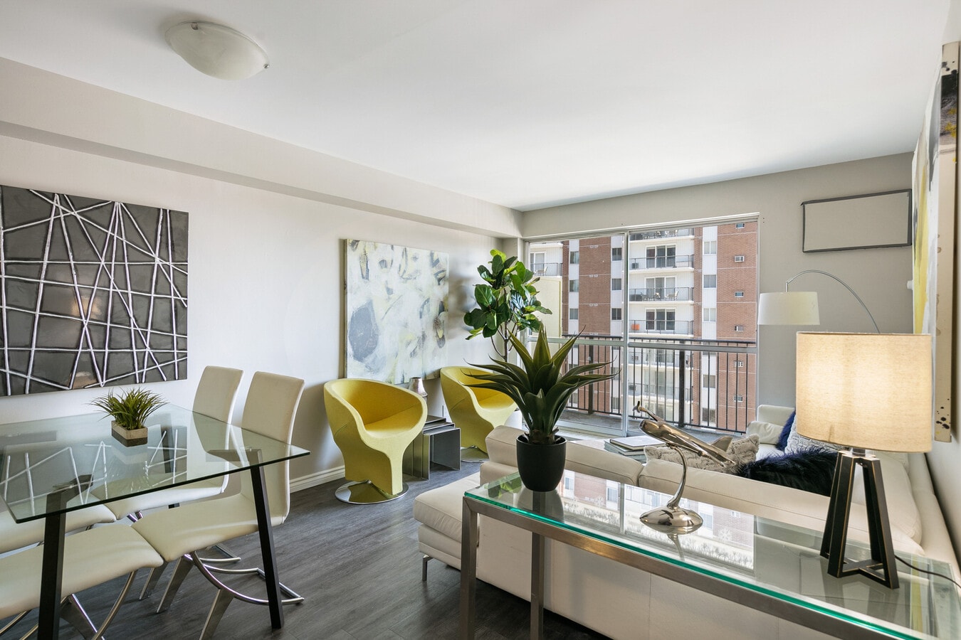 Collection 02, 08 et 13 Salon - Shoreline Towers