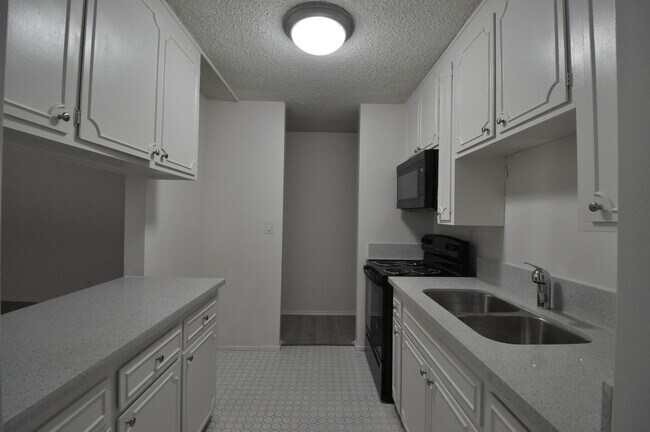 4936 Whitsett Ave Unit 03
