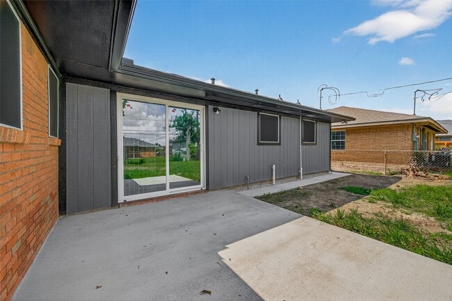 Photo - 627 Edgebrook Dr