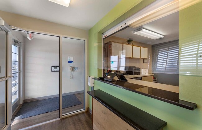 Furnished Studio-Cleveland - Avon