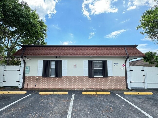 Building Photo - 236 SE 9th Ave Unit 1