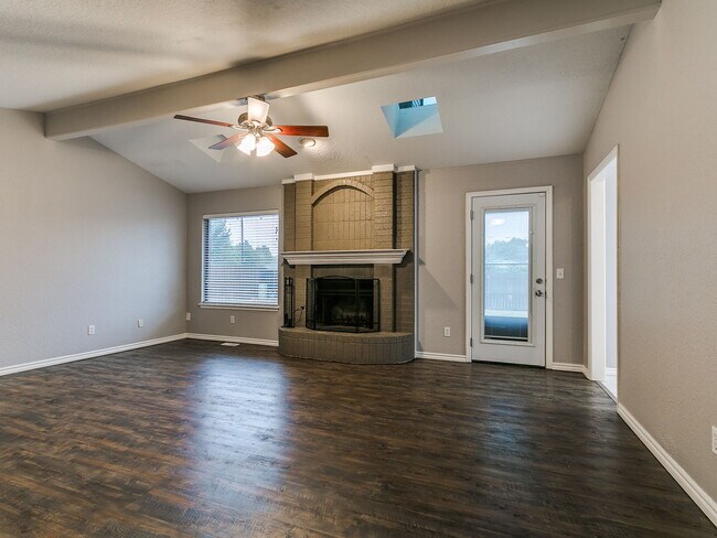 Photo - 205 N Rockypoint Dr