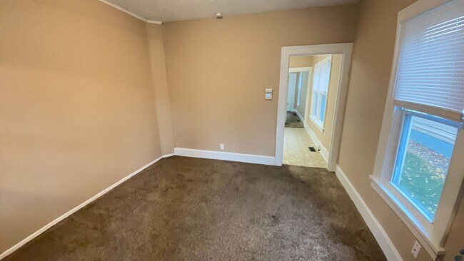 Photo - Taylor 1622-1624 Unit 1622 Taylor